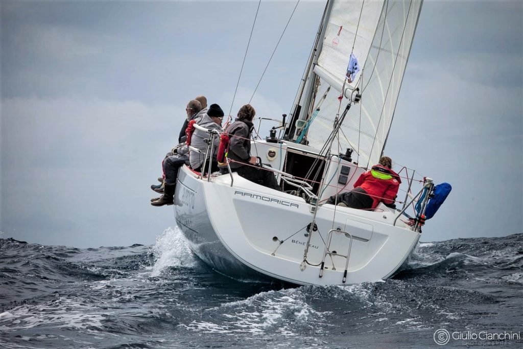 Foto First 31.7 visto di poppa